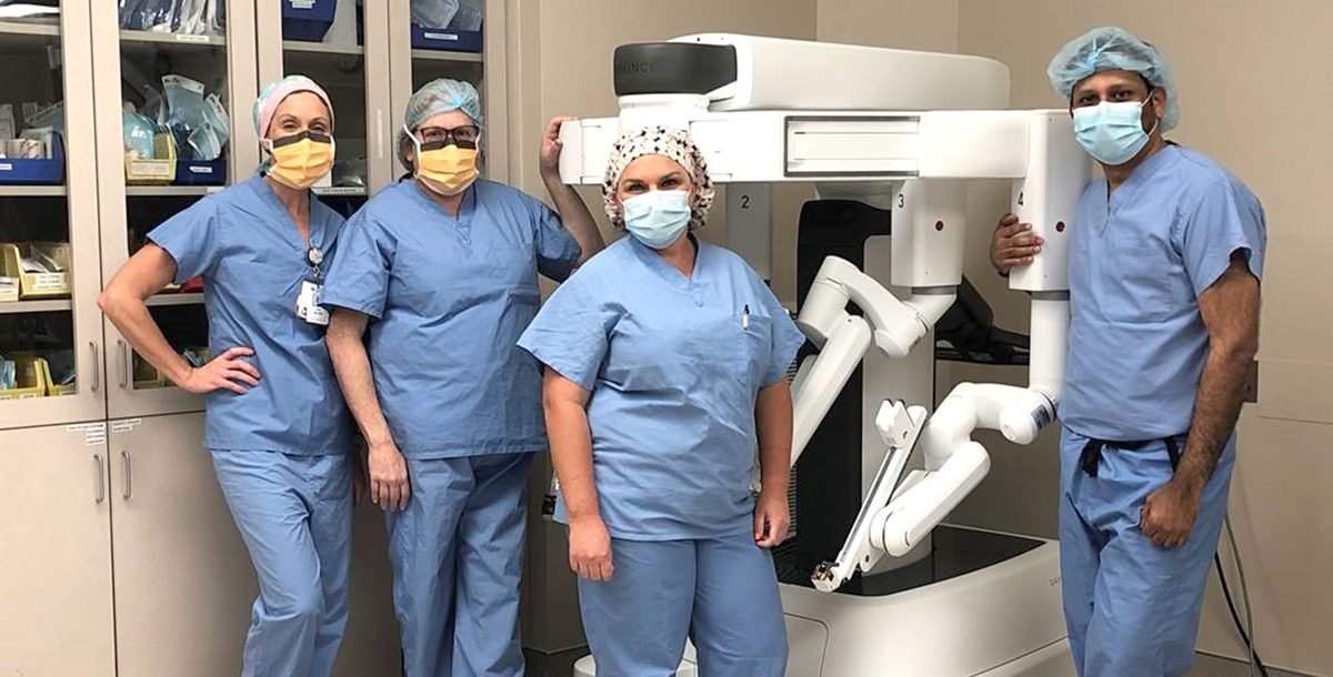 The Southampton Medical Center team with their da Vinci XI Surgical System.