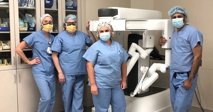 The Southampton Medical Center team with their da Vinci XI Surgical System.